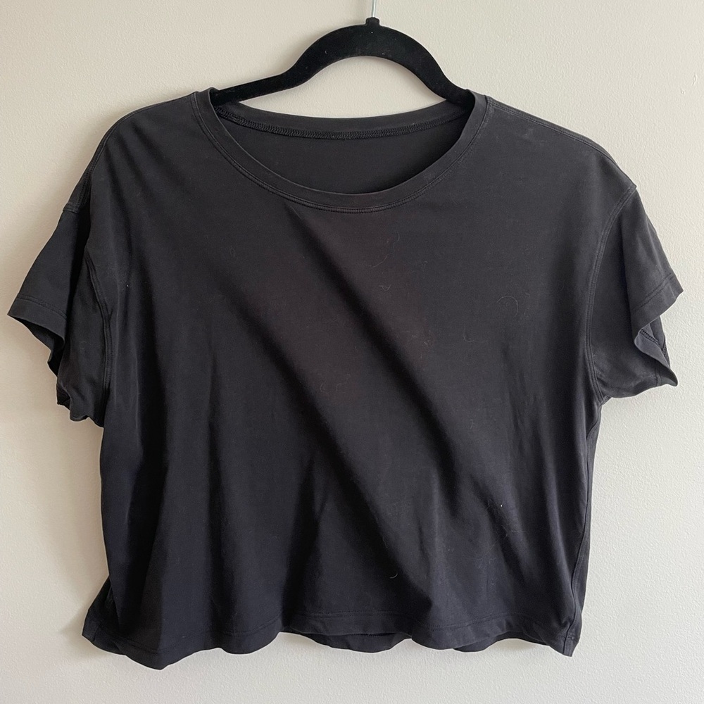 LULULEMON-Cates T-Shirt in Black.